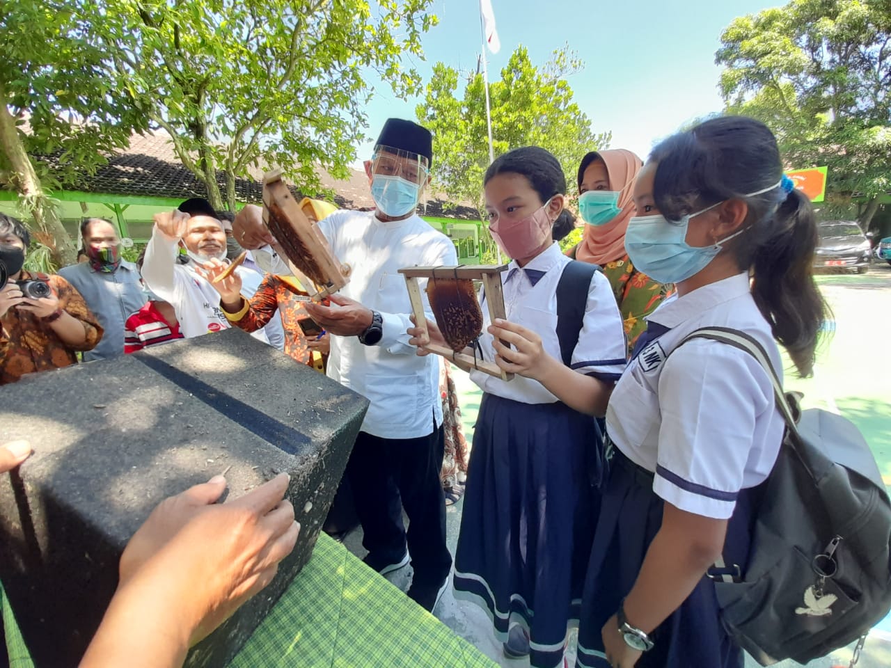 WhatsApp Image 2022-04-07 at 16.19.23 WhatsApp Image 2022-04-07 at 16.19.23